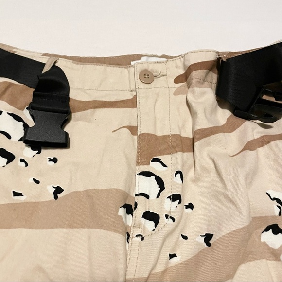 Forever 21 Womens Camo Pants Size 1X - Picture 9 of 16